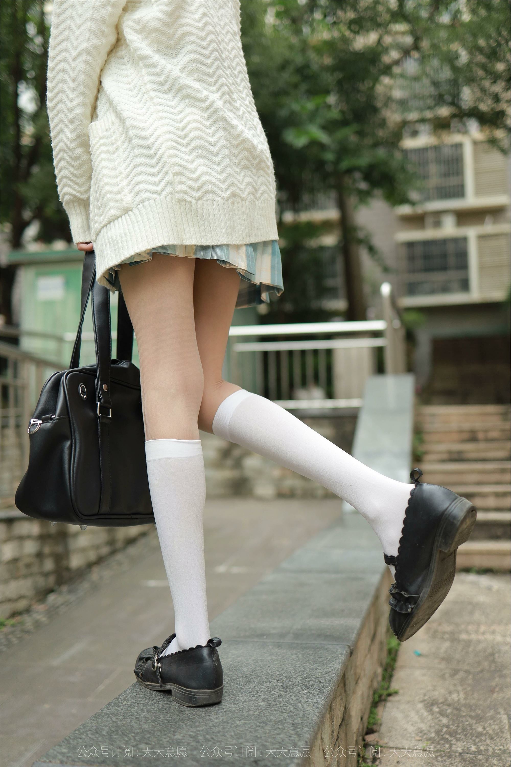 IESS异思趣向  2021.11.02 丝享家963：团团《长腿JK装》